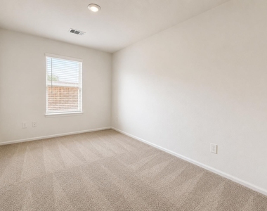 1515 Las Cuevas Drive - Photo Thumbnail 11
