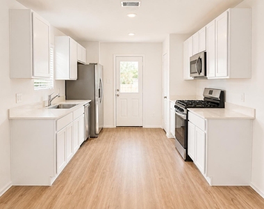 1515 Las Cuevas Drive - Photo Thumbnail 3