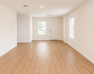 1515 Las Cuevas Drive - Photo Thumbnail 7