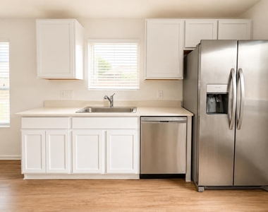 1515 Las Cuevas Drive - Photo Thumbnail 4
