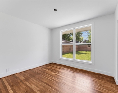1845 Huge Oaks Street - Photo Thumbnail 20