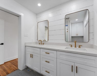 1845 Huge Oaks Street - Photo Thumbnail 17