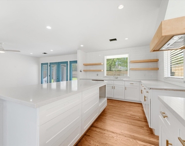 1845 Huge Oaks Street - Photo Thumbnail 9