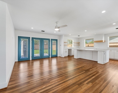 1845 Huge Oaks Street - Photo Thumbnail 3