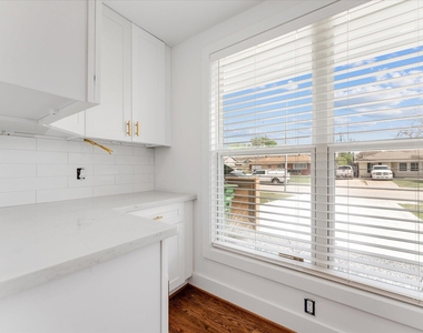 1845 Huge Oaks Street - Photo Thumbnail 13