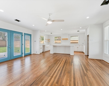 1845 Huge Oaks Street - Photo Thumbnail 12