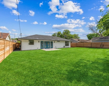 1845 Huge Oaks Street - Photo Thumbnail 22