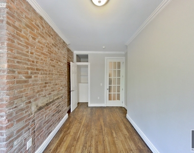 West 52nd Street - Photo Thumbnail 5