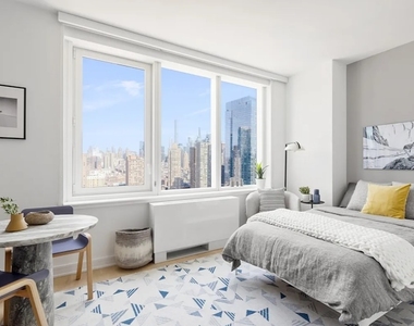 West 38th Street - Photo Thumbnail 3