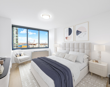 West 53 Street - Photo Thumbnail 3