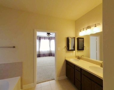 6307 Falling Briar Ln - Photo Thumbnail 16
