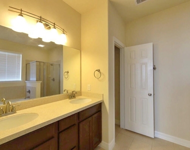 6307 Falling Briar Ln - Photo Thumbnail 15