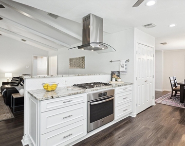 7614 Braesview Lane - Photo Thumbnail 9