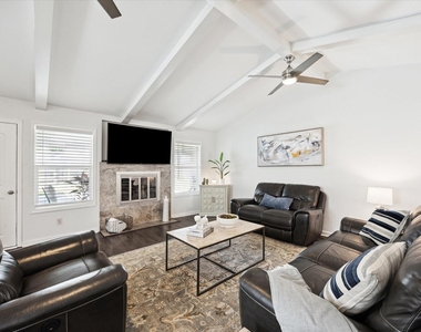 7614 Braesview Lane - Photo Thumbnail 8