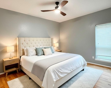 7900 N Stadium Dr - Photo Thumbnail 7