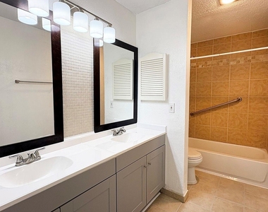 7900 N Stadium Dr - Photo Thumbnail 5