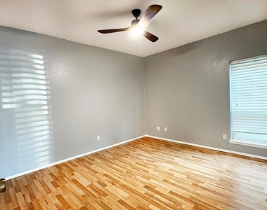 7900 N Stadium Dr - Photo Thumbnail 14
