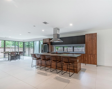 1601 Beech Drive - Photo Thumbnail 2