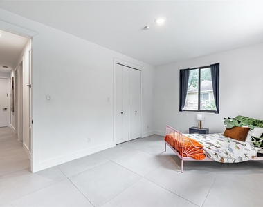 1601 Beech Drive - Photo Thumbnail 7