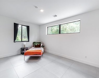 1601 Beech Drive - Photo Thumbnail 5