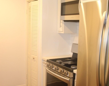 5747 Greencraig Drive - Photo Thumbnail 6