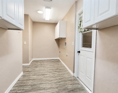 2469 Lackland Avenue - Photo Thumbnail 30