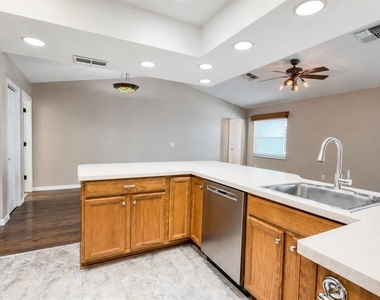 2469 Lackland Avenue - Photo Thumbnail 11