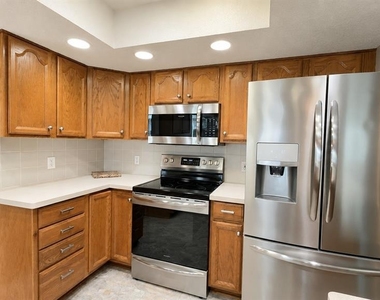 2469 Lackland Avenue - Photo Thumbnail 12