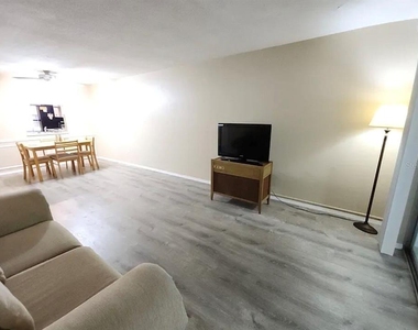 4240 Sheldon Place - Photo Thumbnail 3