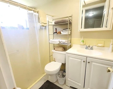 4240 Sheldon Place - Photo Thumbnail 15