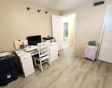 4240 Sheldon Place - Photo Thumbnail 8