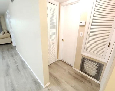 4240 Sheldon Place - Photo Thumbnail 14