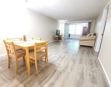4240 Sheldon Place - Photo Thumbnail 2