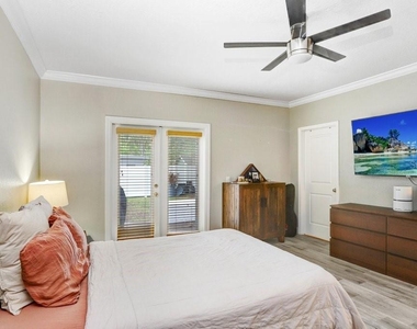 4415 W Bay Villa Avenue - Photo Thumbnail 9