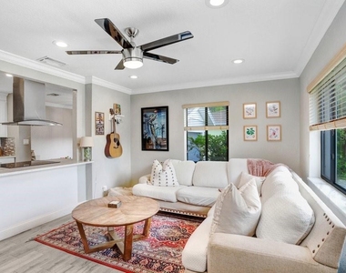 4415 W Bay Villa Avenue - Photo Thumbnail 2
