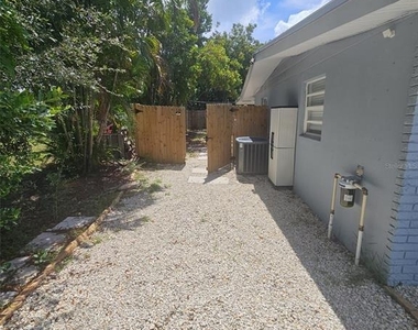 1953 W Skyline Dr - Photo Thumbnail 12