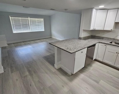 1953 W Skyline Dr - Photo Thumbnail 11
