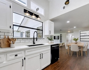 12756 Poinsettia Avenue - Photo Thumbnail 8