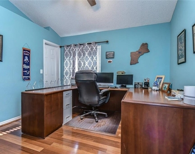 9502 Sunnyoak Drive - Photo Thumbnail 13