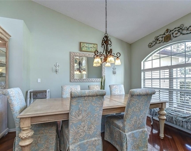 9502 Sunnyoak Drive - Photo Thumbnail 4
