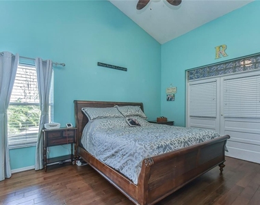 9502 Sunnyoak Drive - Photo Thumbnail 10