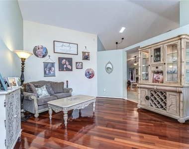 9502 Sunnyoak Drive - Photo Thumbnail 2