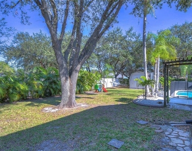 9502 Sunnyoak Drive - Photo Thumbnail 27