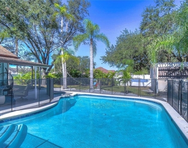 9502 Sunnyoak Drive - Photo Thumbnail 16