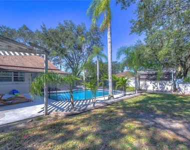9502 Sunnyoak Drive - Photo Thumbnail 35