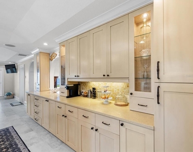 1828 Venetian Point Drive - Photo Thumbnail 17