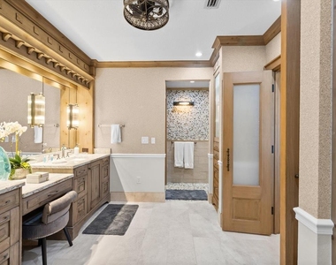 1828 Venetian Point Drive - Photo Thumbnail 27