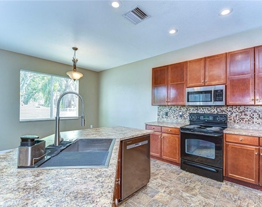 6716 Bluff Meadow Court - Photo Thumbnail 19