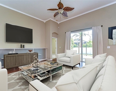 6716 Bluff Meadow Court - Photo Thumbnail 13
