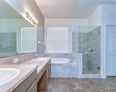 6716 Bluff Meadow Court - Photo Thumbnail 32